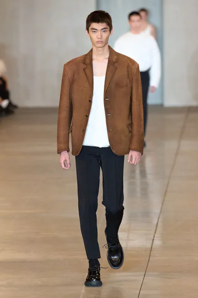 Look 14